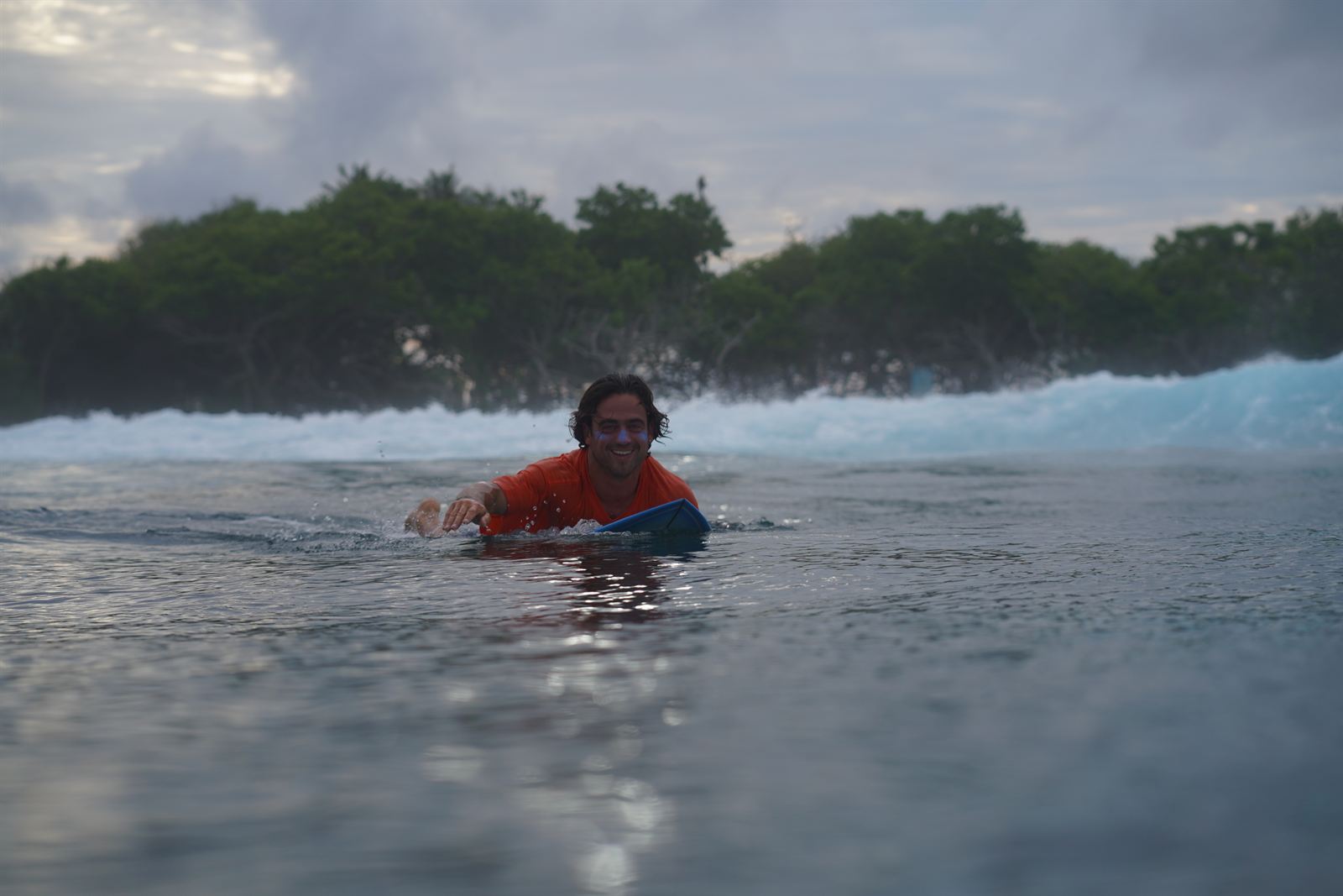Alineación de olas en Maldivas